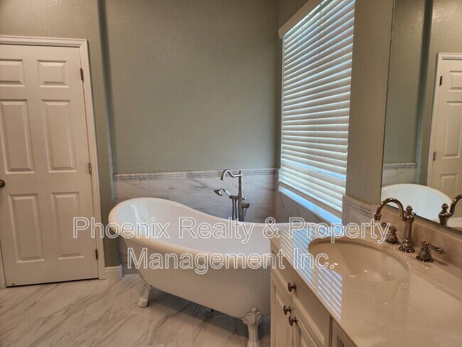 Building Photo - 4125 Portofino Dr
