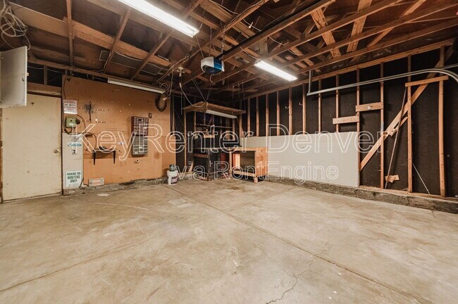 Building Photo - 1498 S Bahama St