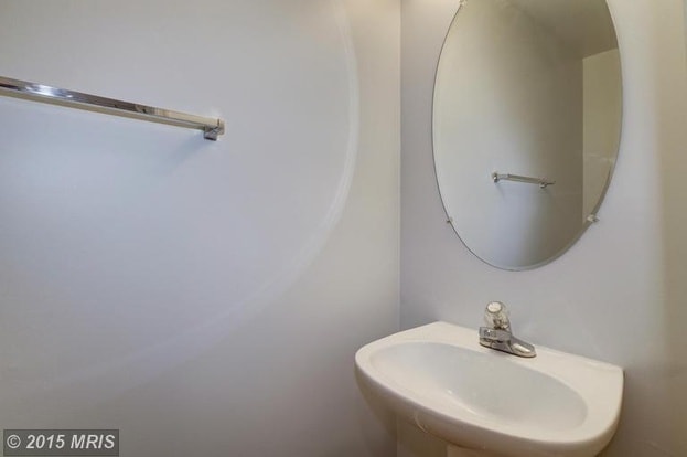Powder Room - 3901 Ettrick Ct
