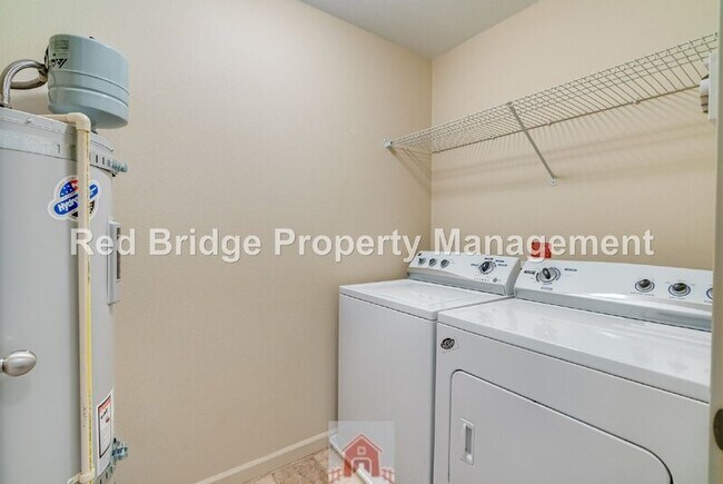 Building Photo - 10834 NE Holly St