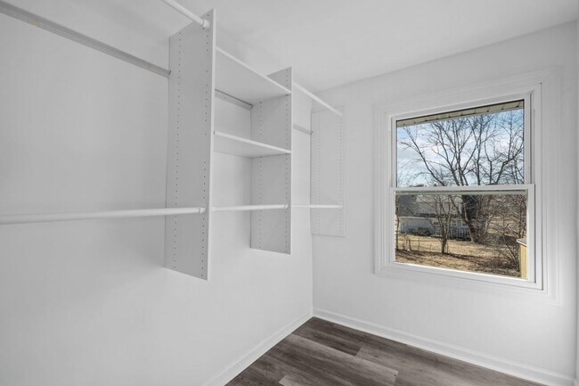 Building Photo - 513 Nathan Rd