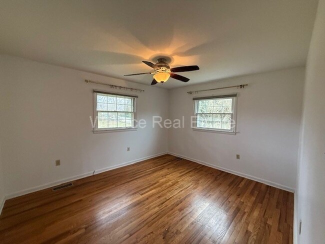 Building Photo - LOVELY 3 BEDROOM HOUSE IN ROCKY HILL!!