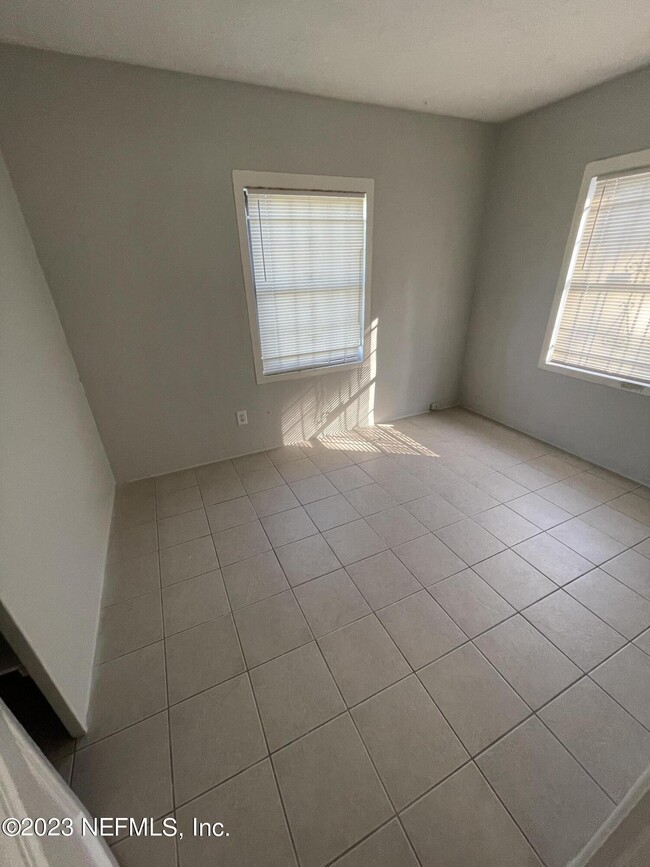 Building Photo - 3804 Bunnell Dr