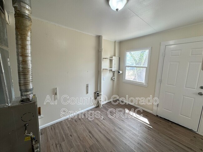 Building Photo - 607 Brookshire Ave