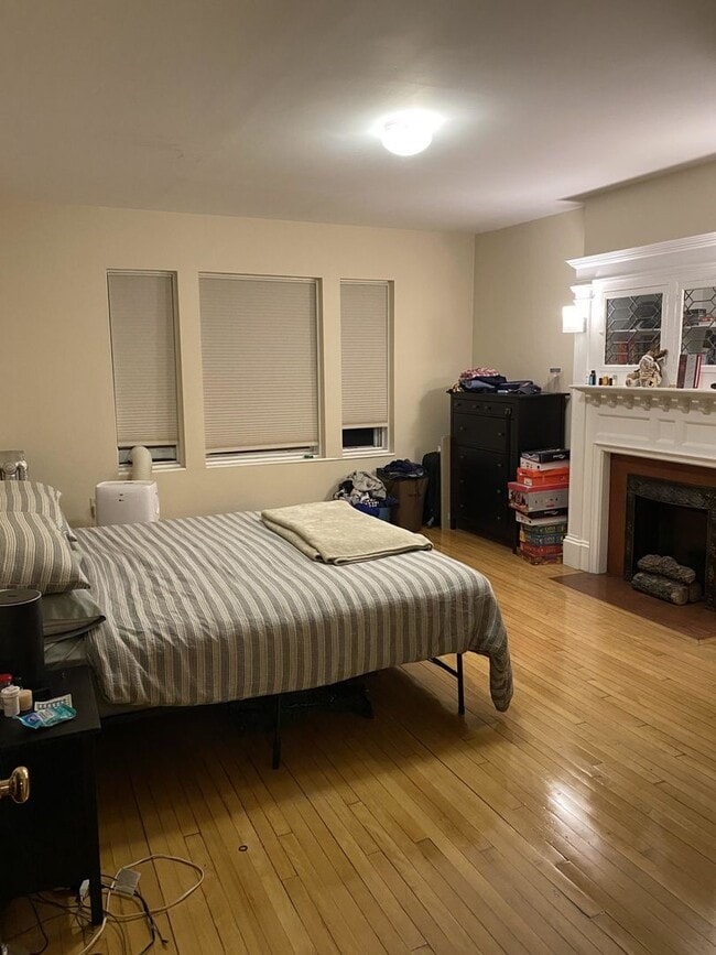 Building Photo - HUGE 2 bed in Allston