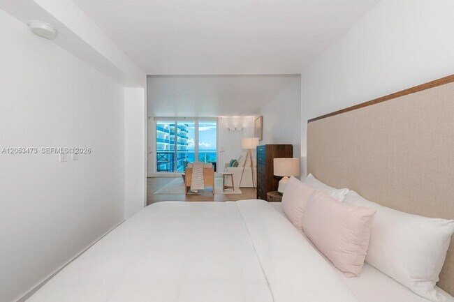 Building Photo - 2301 Collins Ave