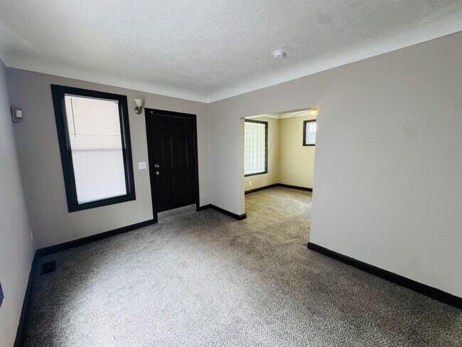 Building Photo - 10630 Kimberly Ave