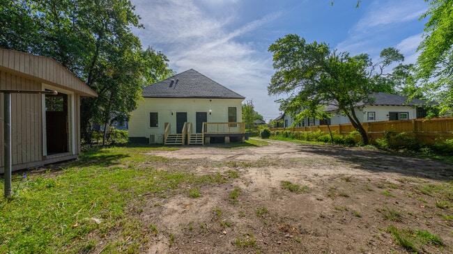 Building Photo - 2807 Beacon Ave