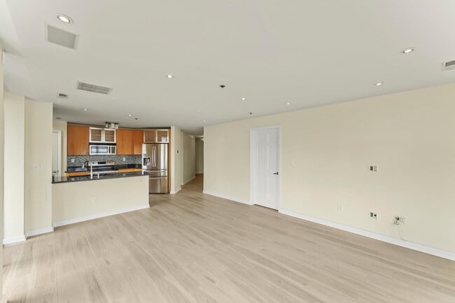 Building Photo - 24 Ave at Port Imperial