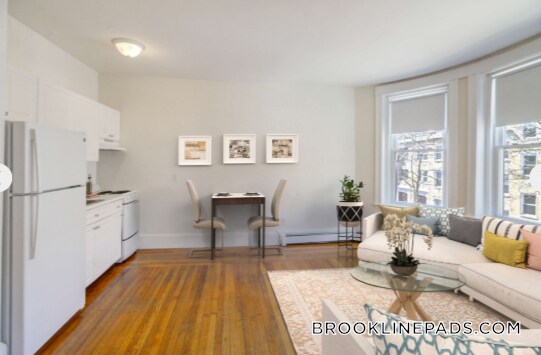 Building Photo - 1539 Beacon St