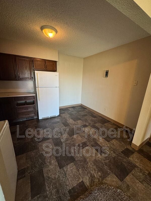 Building Photo - 305 E Expressway