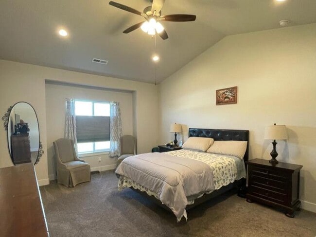 Building Photo - 1335 N 200 E