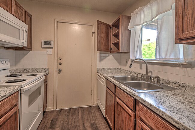 Building Photo - 2803 Willow Springs Rd