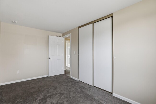 Building Photo - 41427 Larimore Ln