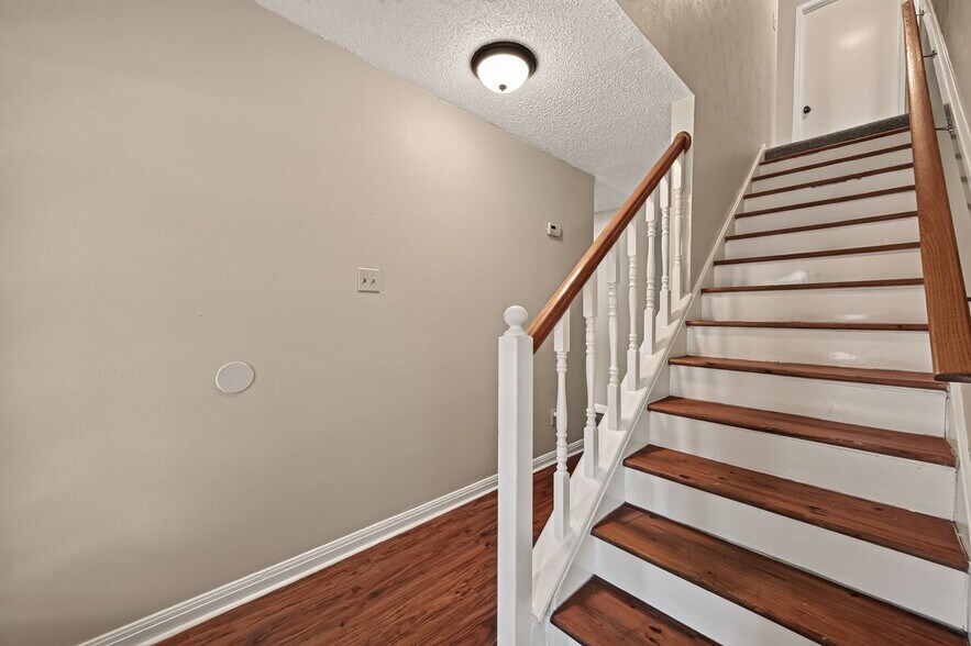 Building Photo - 13309 Milo Dr