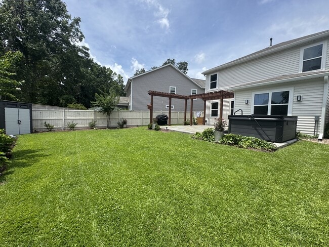 Building Photo - 1011 Sago Palm Ct