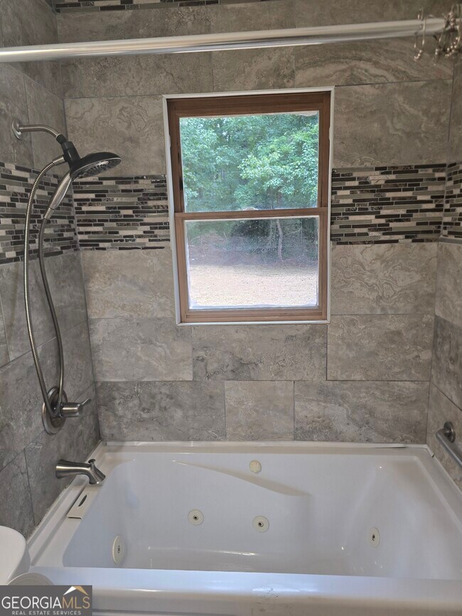 Building Photo - 4201 Lindsey Dr