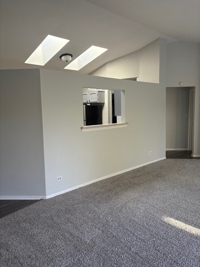 Building Photo - 1521 Commodore Ct