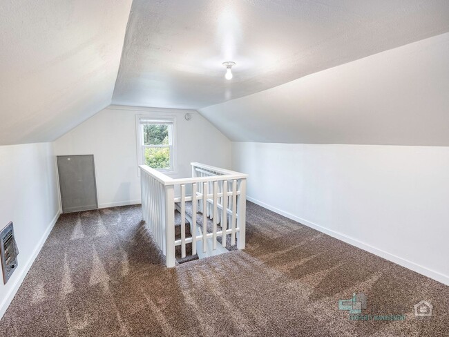 Building Photo - Beautifully Renovated 3-Bedroom Home with ...