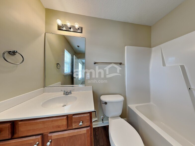 Building Photo - 4952 Lighthouse Ct