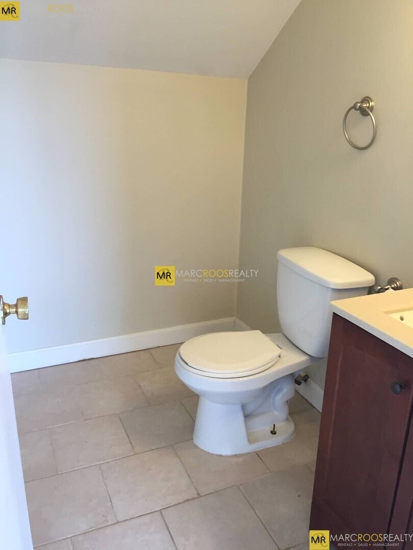 Building Photo - 140 Marginal St