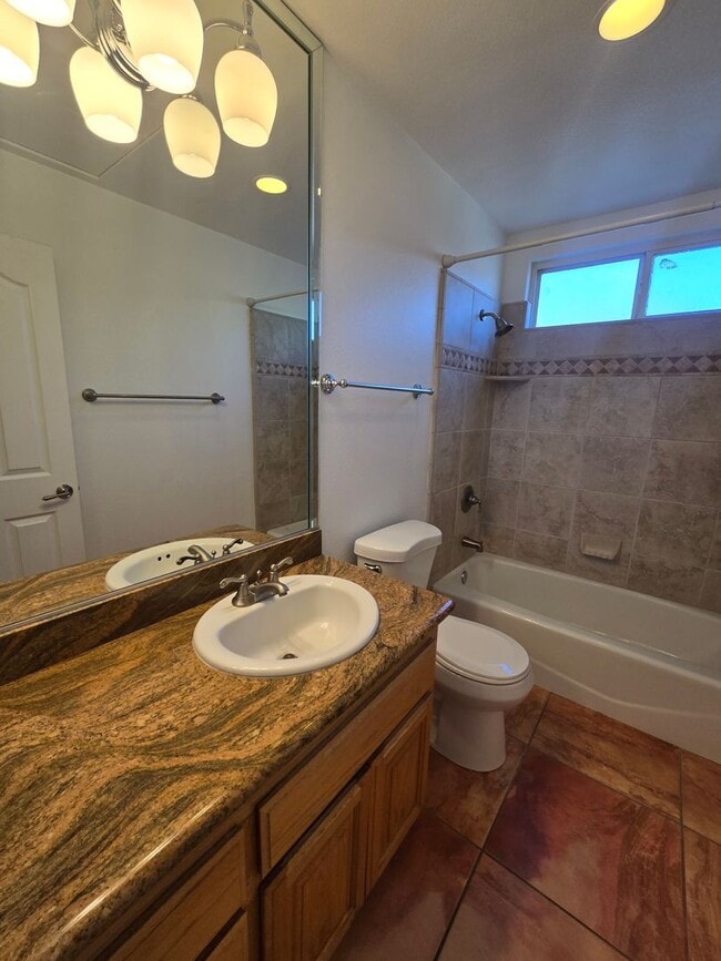 Building Photo - Beautiful, Huge 3 Bedroom in JT!!