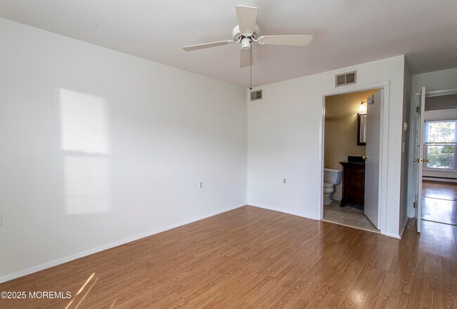 Building Photo - 73 Buckingham Dr N