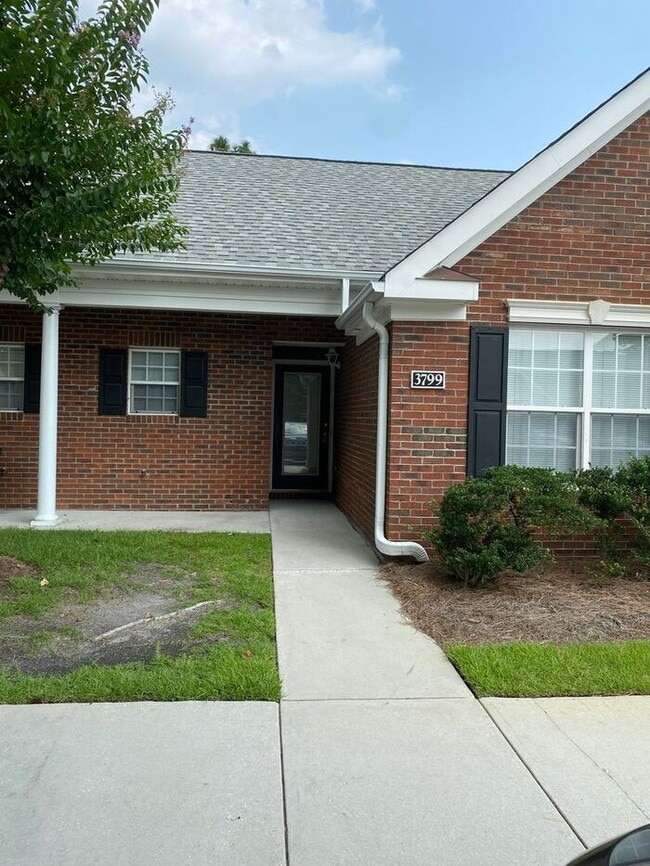 Building Photo - Central Wilmington! Live across from The Point at Barclay! Lovely one level patio home in popular...