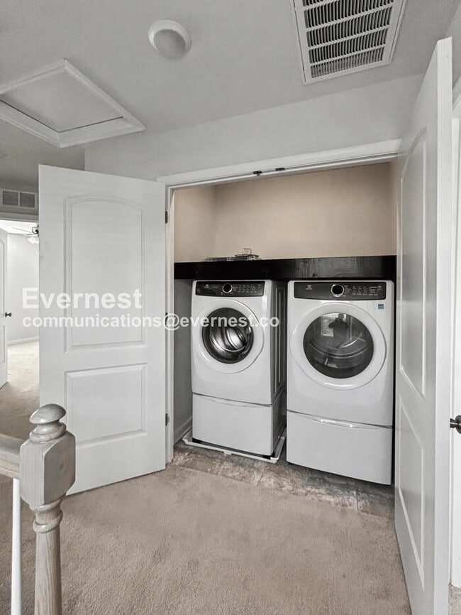 Building Photo - 1325 Claytor Ln