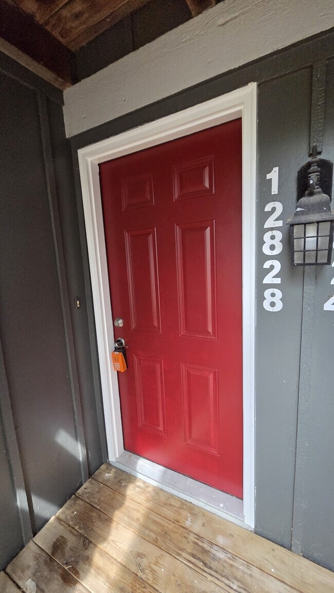 Building Photo - 2-Bed, 2-Bath Rental with Spacious Living ...