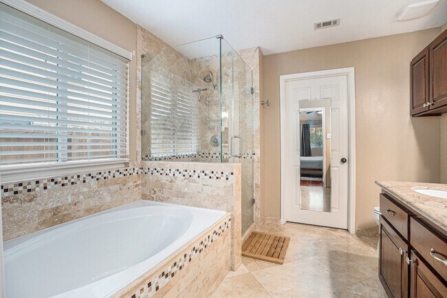 Building Photo - 618 Bay Oaks Dr
