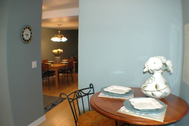 Building Photo - Longfellow Creek Condos