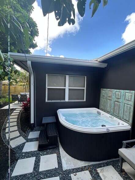 Building Photo - 2121 Parker Ave