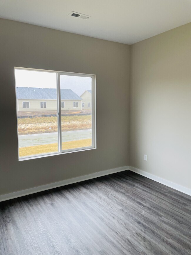 Building Photo - 12051 W Fontana St