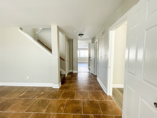 Building Photo - 11913 Longwood Garden Way