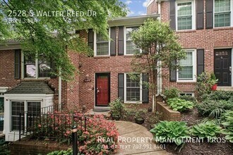 Building Photo - 2528 S Walter Reed Dr