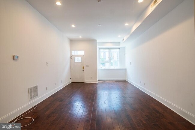 Building Photo - 1212 N 5th St