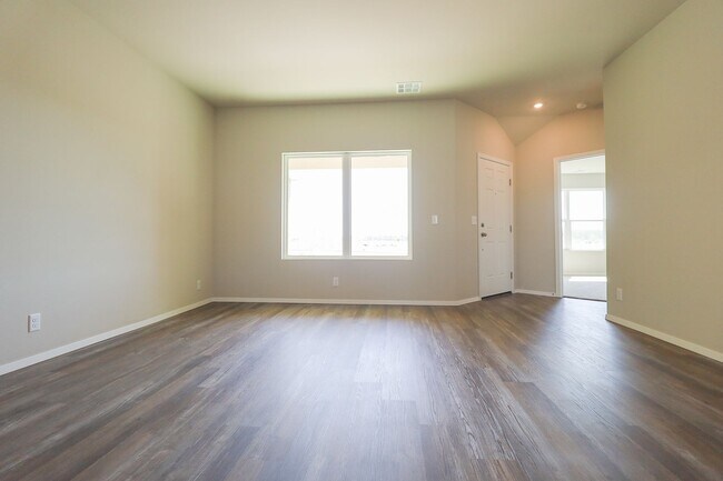 Building Photo - Stunning New Construction Home 4 Bed 2 Bath in Bixby!