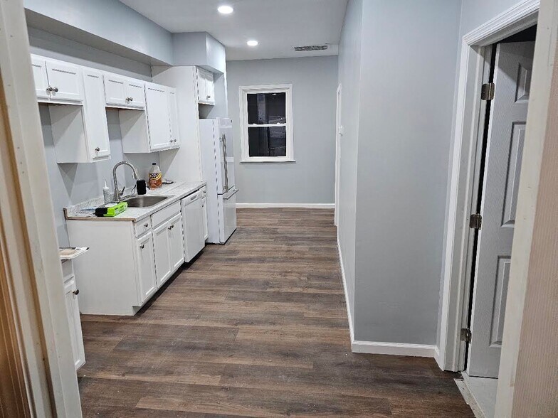 Building Photo - 711 N Ohio Ave