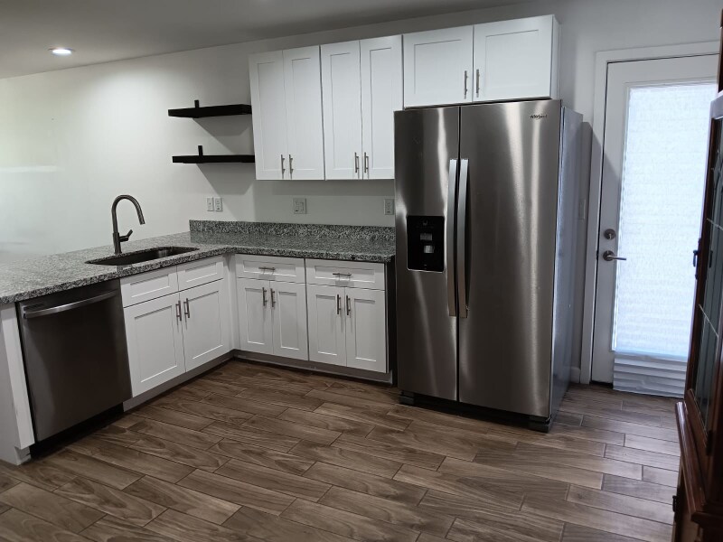 Building Photo - 2138 W Madison St