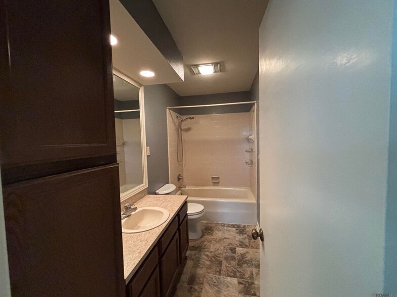 Building Photo - 5648 Riverstone Dr