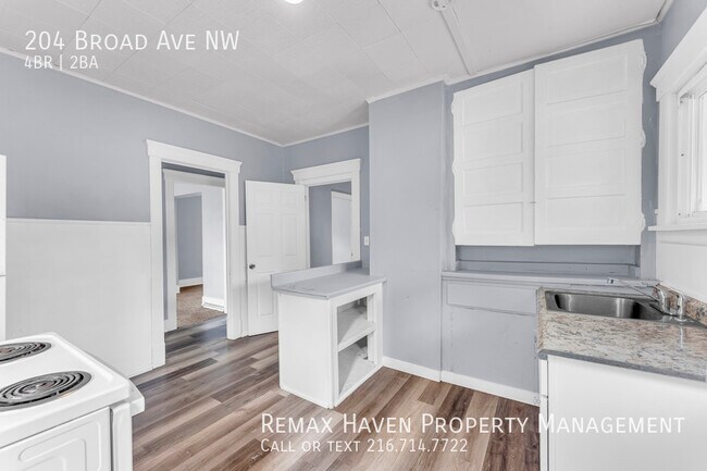 Building Photo - 204 Broad Ave NW