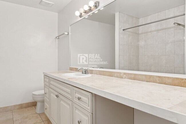 Building Photo - 3009 Canyon Crest Dr