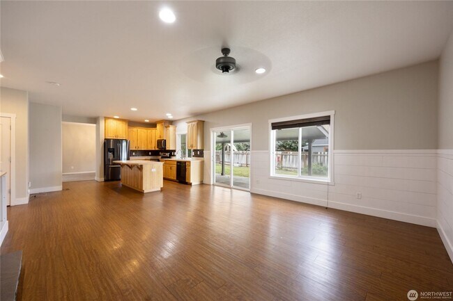 Building Photo - 4 bed, 3.5 bath home in cul-de-sac