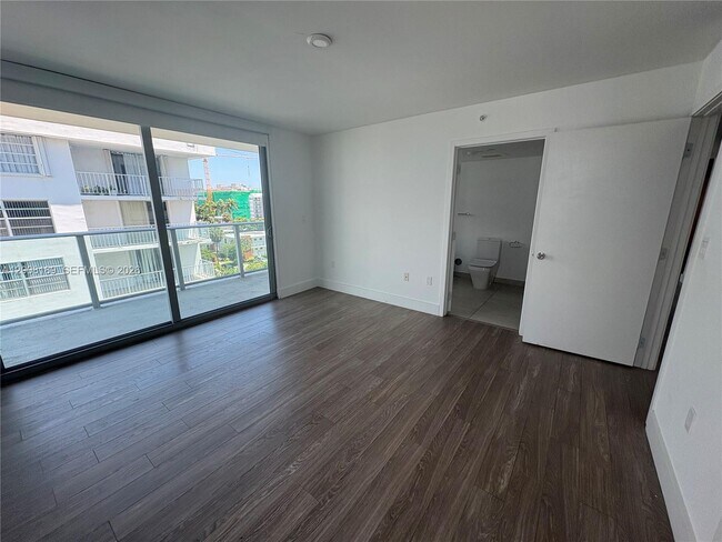 Building Photo - 1025-1092 92nd St