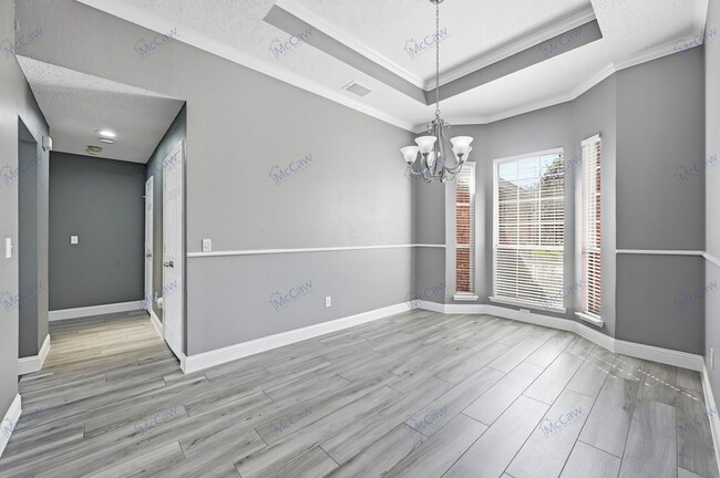 Building Photo - 1915 Paloma Way