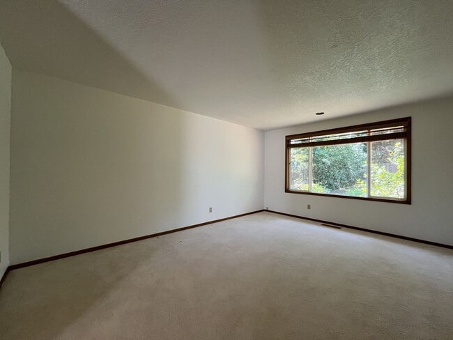 Building Photo - Charming Single-Level Home with Multiple Living Areas and Spacious Backyard Retreat