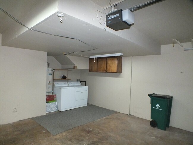 Building Photo - 3 br 2.5 bath Cameron Park Townhome