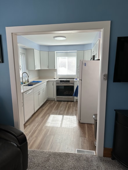 Building Photo - 1117 E Court St