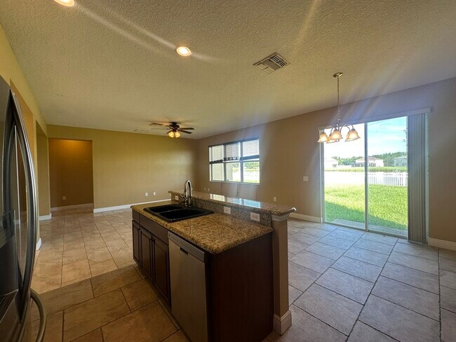 Building Photo - 2412 Country Pond Ct